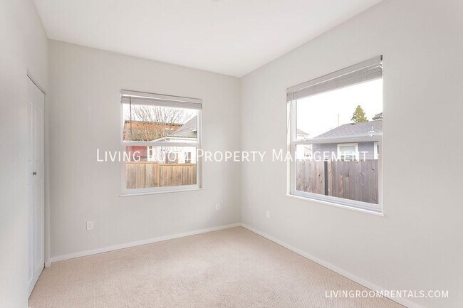 Building Photo - 6225 NE 14th Ave