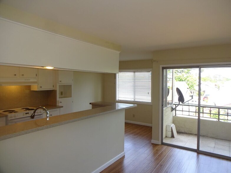 Building Photo - 420 Redondo Ave