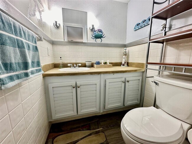 Building Photo - 2200 E Hallandale Beach Blvd