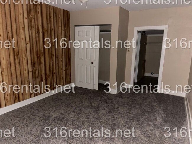 Building Photo - $650 - 1 bed 1 bath - Duplex