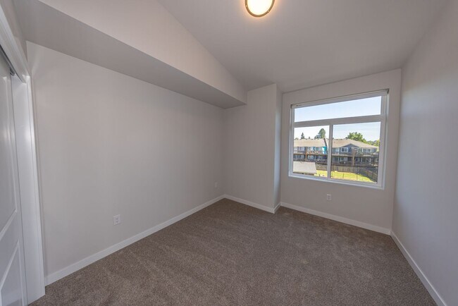Building Photo - Brand New! - 2 Bedr in Gated Community - 6 WEEKS FREE & xfinity Internet