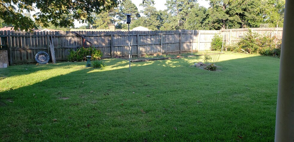 Building Photo - 519 Northwest Dr