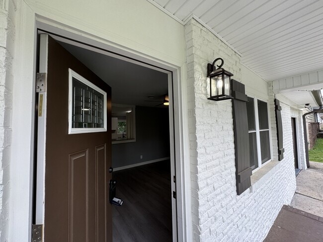Building Photo - 3620 SW Cerro Vista St