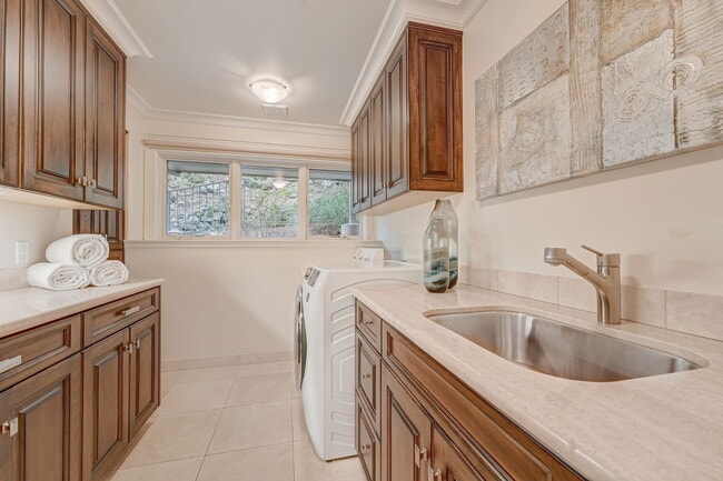 Building Photo - 140 Emerald Estates Ct