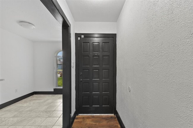 Building Photo - 826 Seacliff Dr