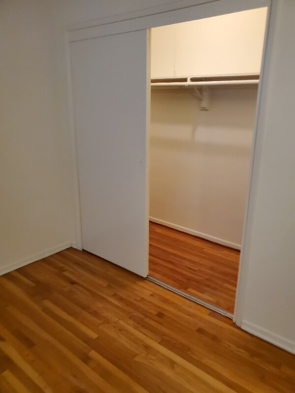 Building Photo - 7150 W 85th St