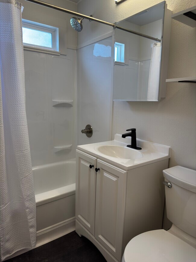 Building Photo - 1215 NE 79th Ave