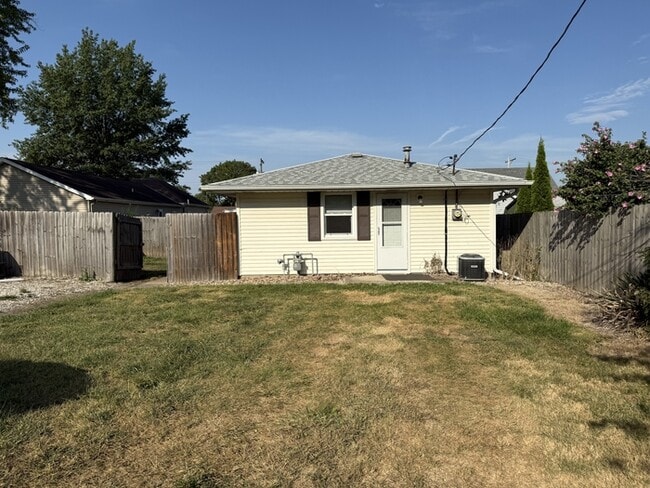 Primary Photo - Small home in Tremont