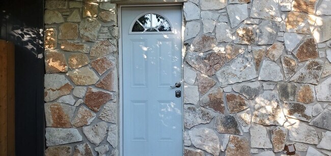 Building Photo - 8304 Bridgetown Dr