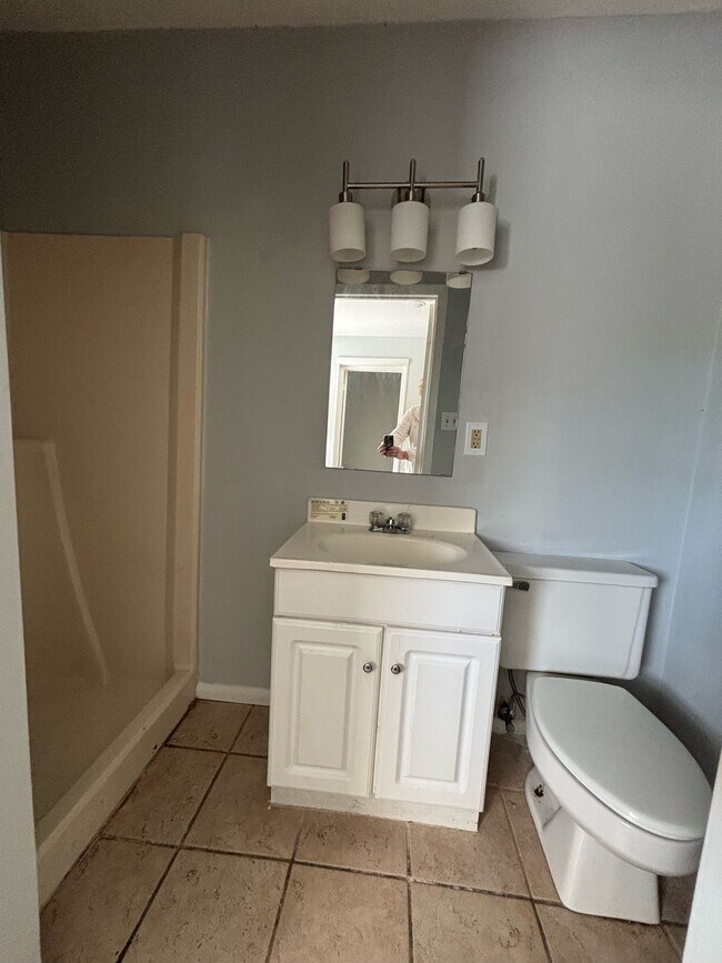 Building Photo - 381 Summerhill Rd