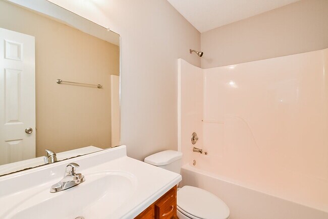 Building Photo - 5620 Kaitlyn Dr W