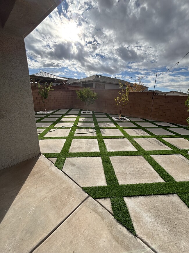 Building Photo - 4818 Mount Salas St NE