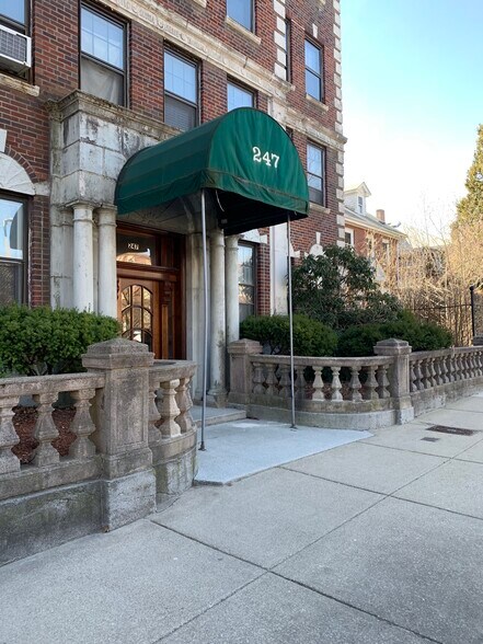 Building Photo - 247 Chestnut Hill Ave