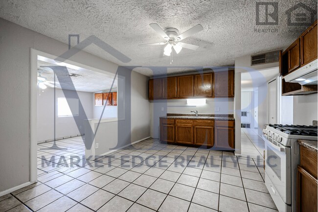 Building Photo - 5Bed/2Bath House at 35th Ave/Cactus! Move-In Ready on 04/02/2026! -- NO HOA!