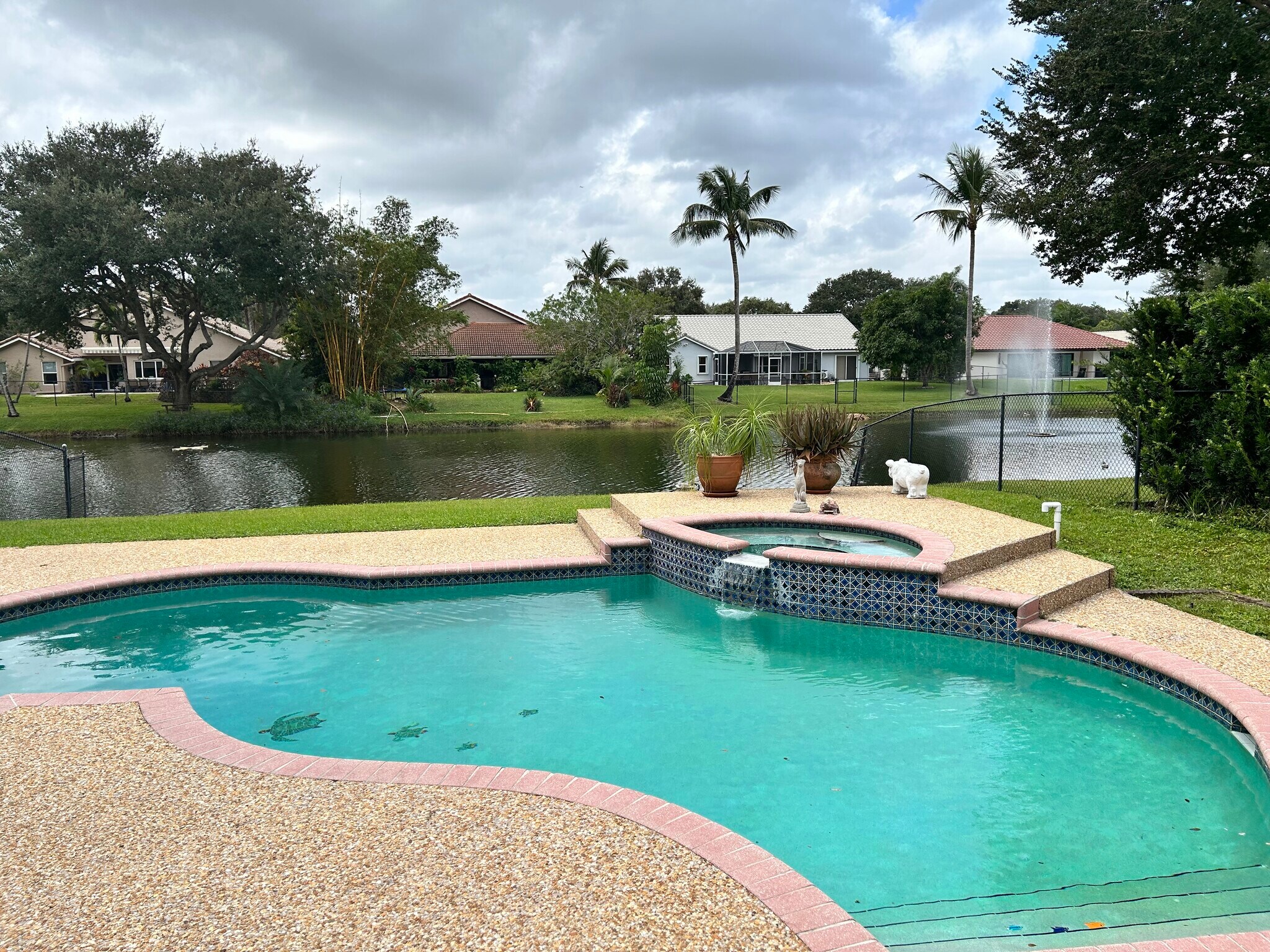 Building Photo - 9481 Oak Grove Cir