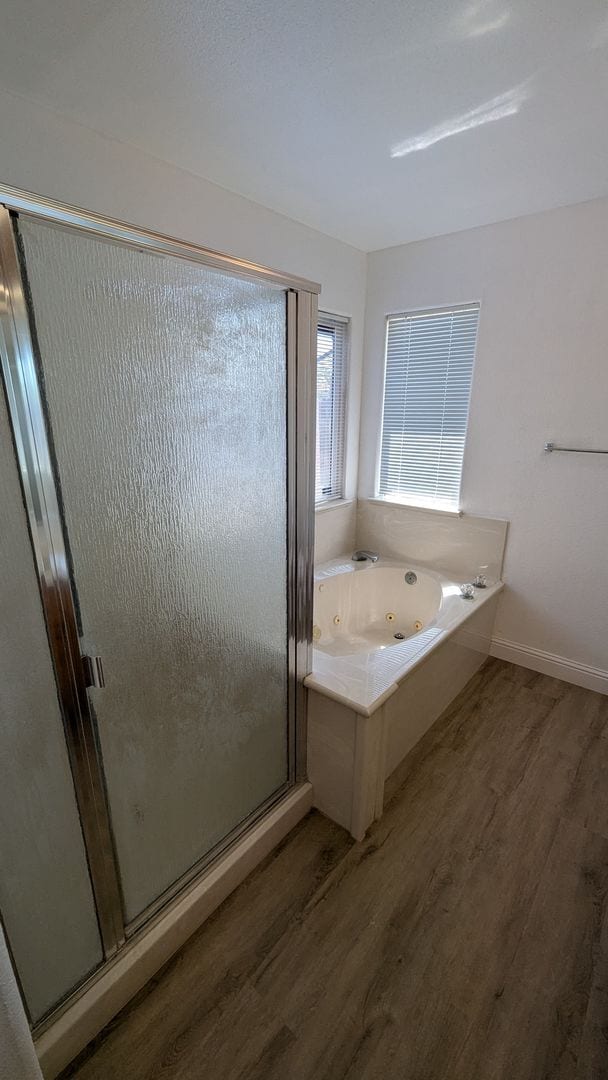 Building Photo - Large & Beautiful 4 Bedroom 2 Bath Custom ...