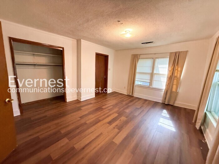 Building Photo - 1233 Elm Ave