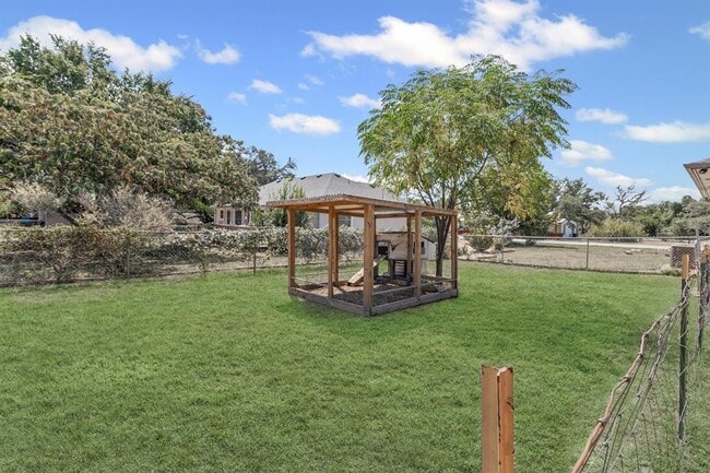 Building Photo - 207 Panther Path