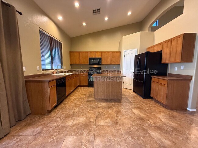 Building Photo - 8014 W Pima St