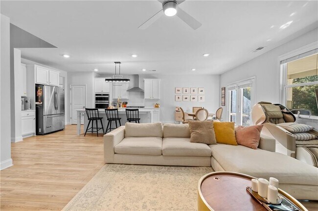 Building Photo - 3596 Creek Hollow