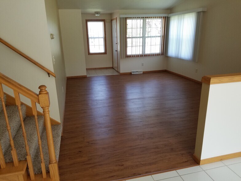 Building Photo - 3290 Windland Dr