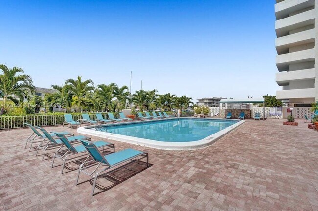 Building Photo - 401 Golden Isles Dr