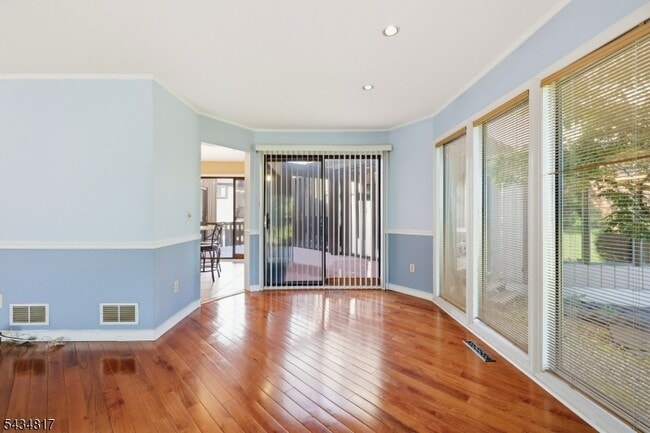 Building Photo - 15 Delbarton Ct