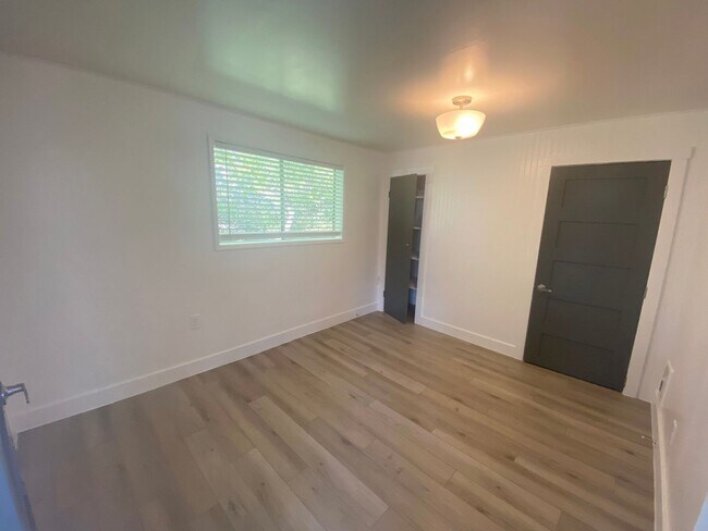Building Photo - 669 W Marine Dr