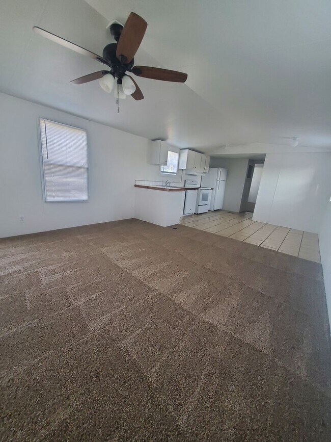 Building Photo - Ready to move in!