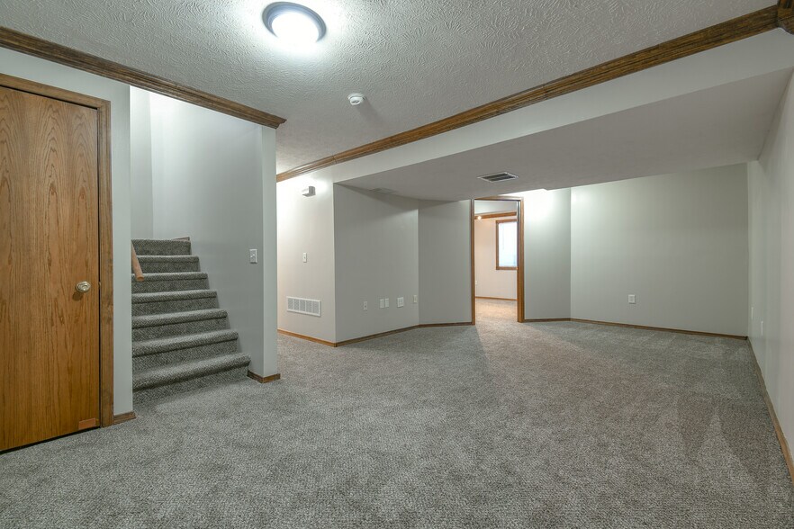 Building Photo - 9412 Forest Glen Dr