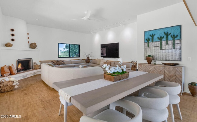 Building Photo - 9447 E Calle De Valle Dr