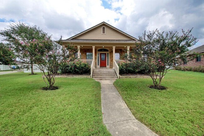 Building Photo - 904 Black Canyon St