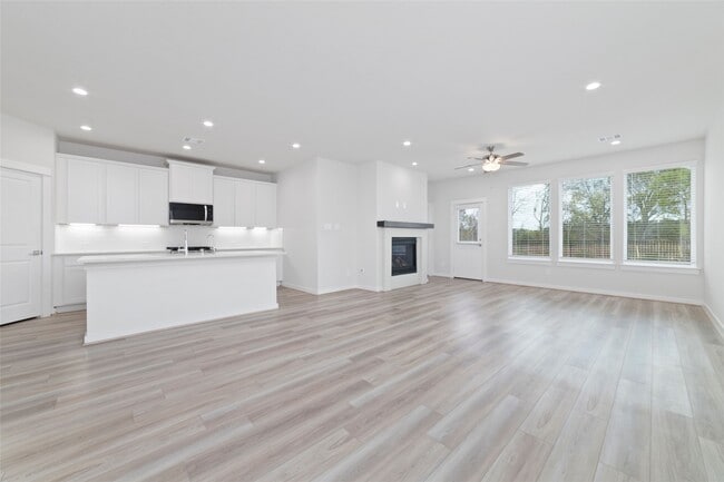 Building Photo - 32906 School Hl Rd