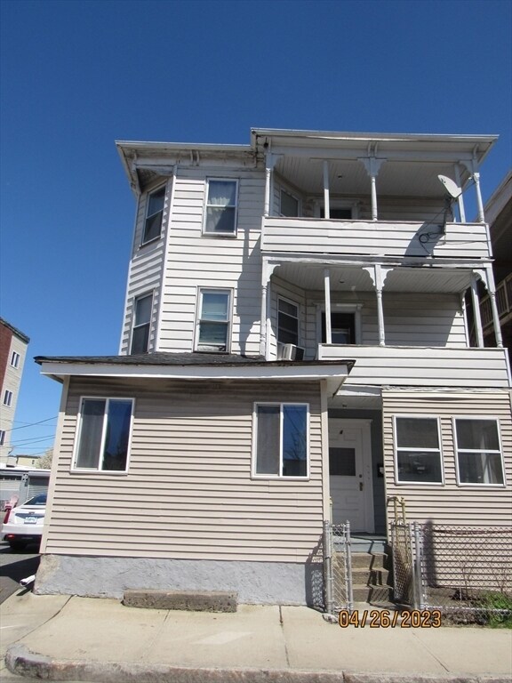 Building Photo - 4 Plum St