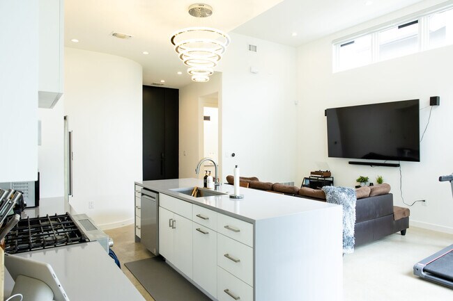 Building Photo - 507 S Park Dr