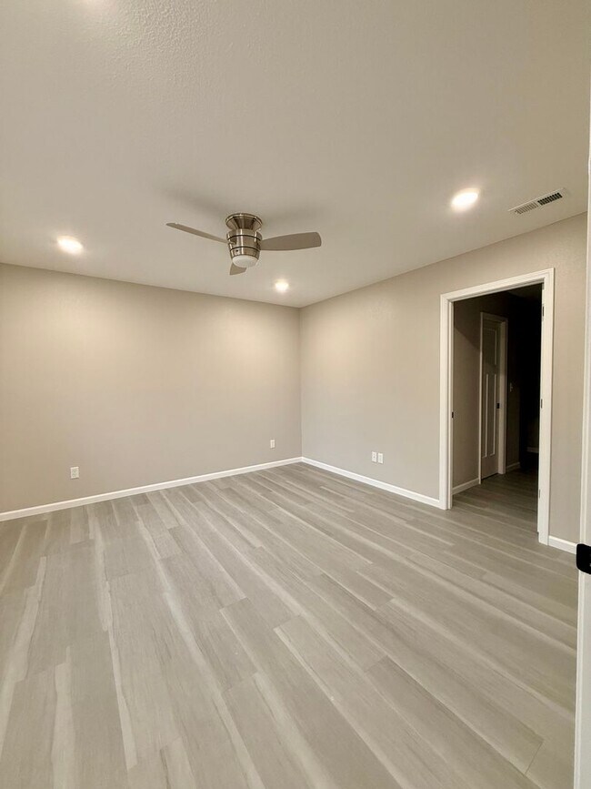 Building Photo - 1291-MF3-E