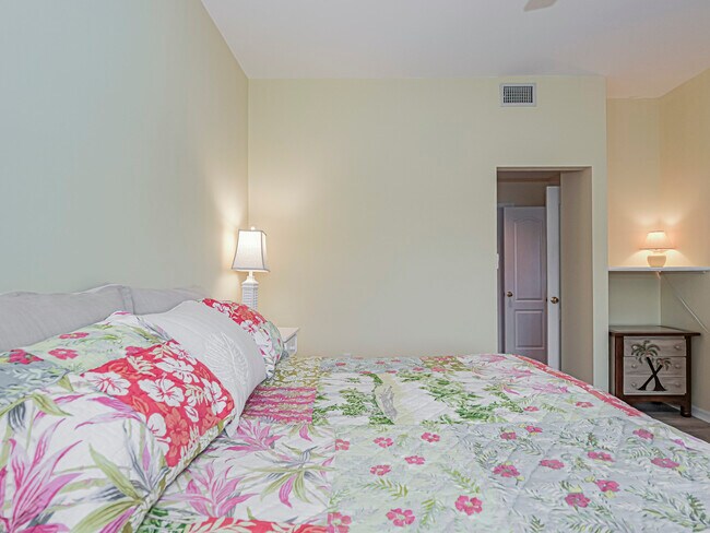 Building Photo - 5075 Harmony Cir