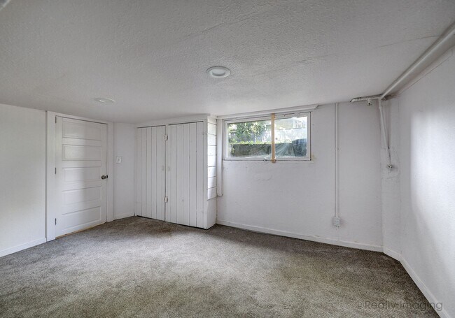 Building Photo - 6015-6017 SE 99th Ave
