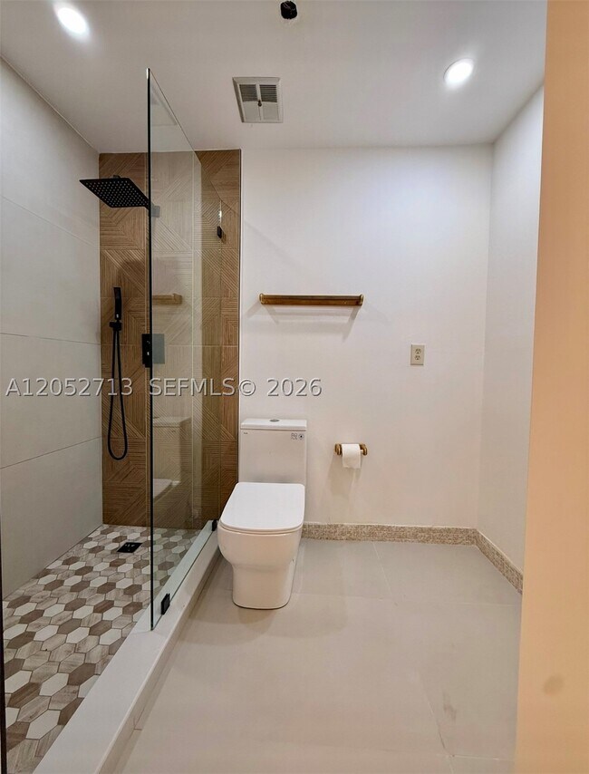 Building Photo - 14293 Kendale Lakes Dr