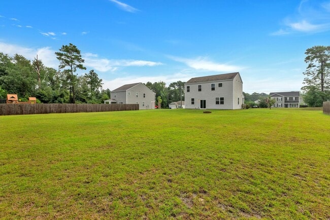 Building Photo - House for Rent in Holly Ridge with large y...