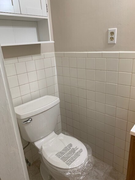 bathroom - 123 Belgrade Ave