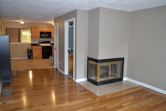 Building Photo - 31 E Bluff Rd