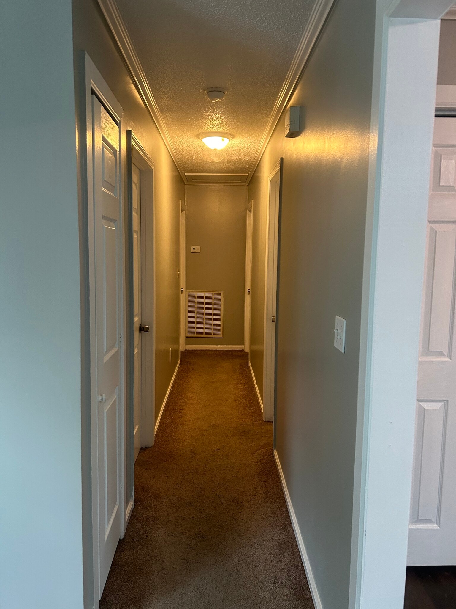 Building Photo - 2072 Hillcrest Ave