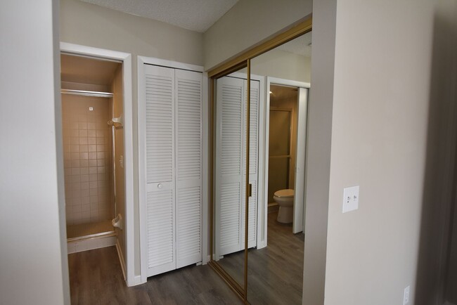 Building Photo - 5407 Pine Creek Dr
