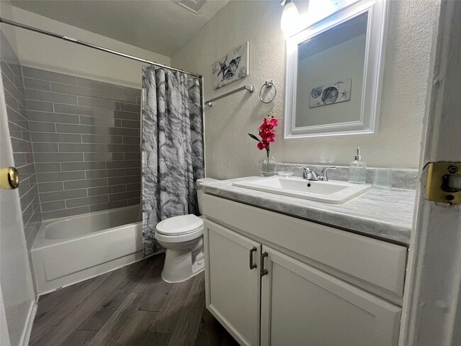 Building Photo - 7501 Chesterfield Dr