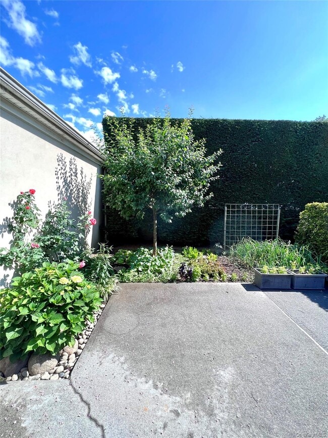 Building Photo - 157-24 20th Rd
