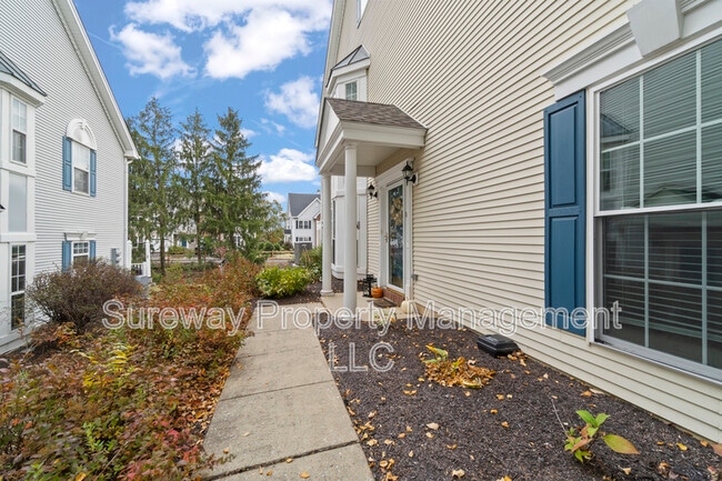 Building Photo - 221 Lookout Pl