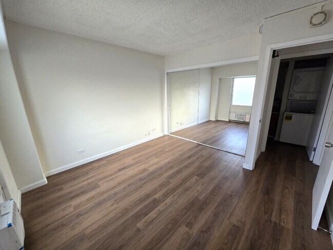 Building Photo - Spacious 2br/1.5ba/2pkg Condo in Waikiki