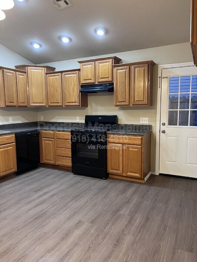 Building Photo - 89 W Fairlane Ct