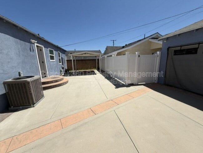 Building Photo - 2287 Belmont Ave